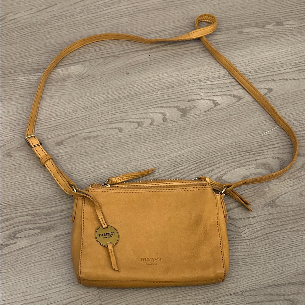 Margot New York Large Jules Accordian in Cognac 💛👜